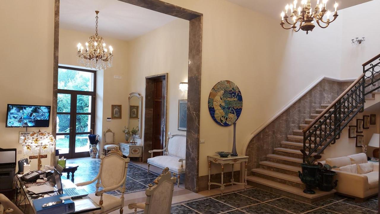 Bed and Breakfast Dimora Charleston Lecce Parcheggio Privato In Loco Gratis Экстерьер фото