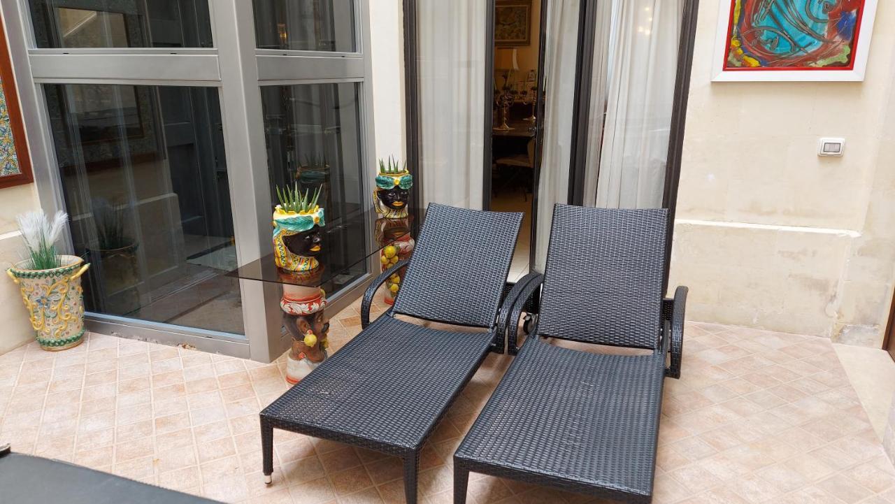 Bed and Breakfast Dimora Charleston Lecce Parcheggio Privato In Loco Gratis Экстерьер фото