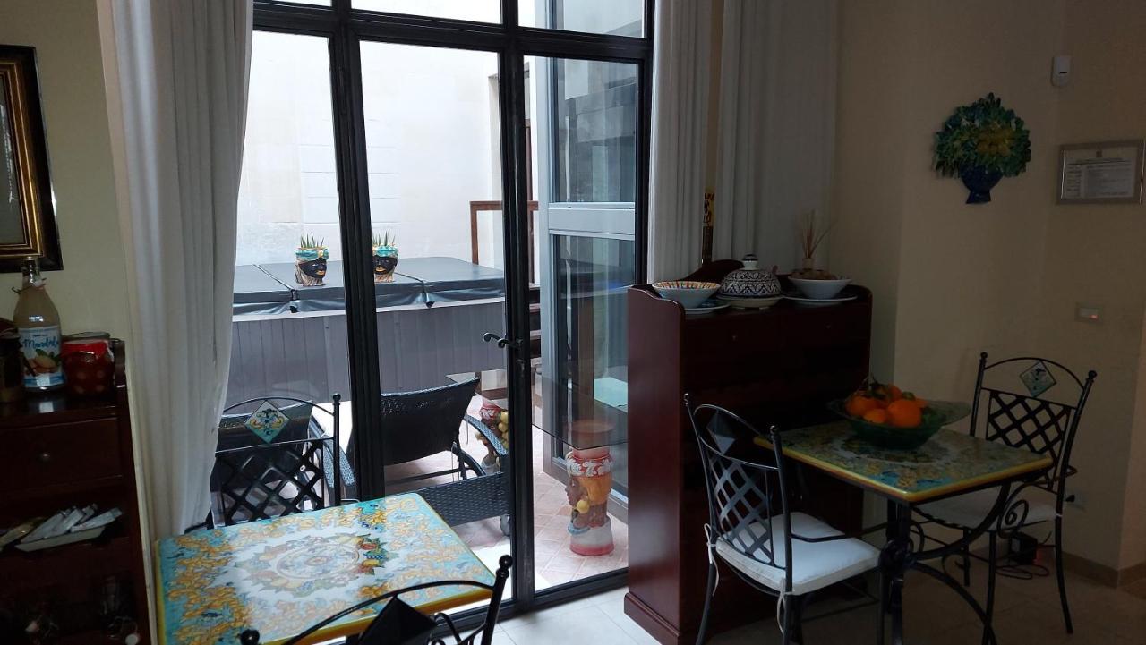 Bed and Breakfast Dimora Charleston Lecce Parcheggio Privato In Loco Gratis Экстерьер фото