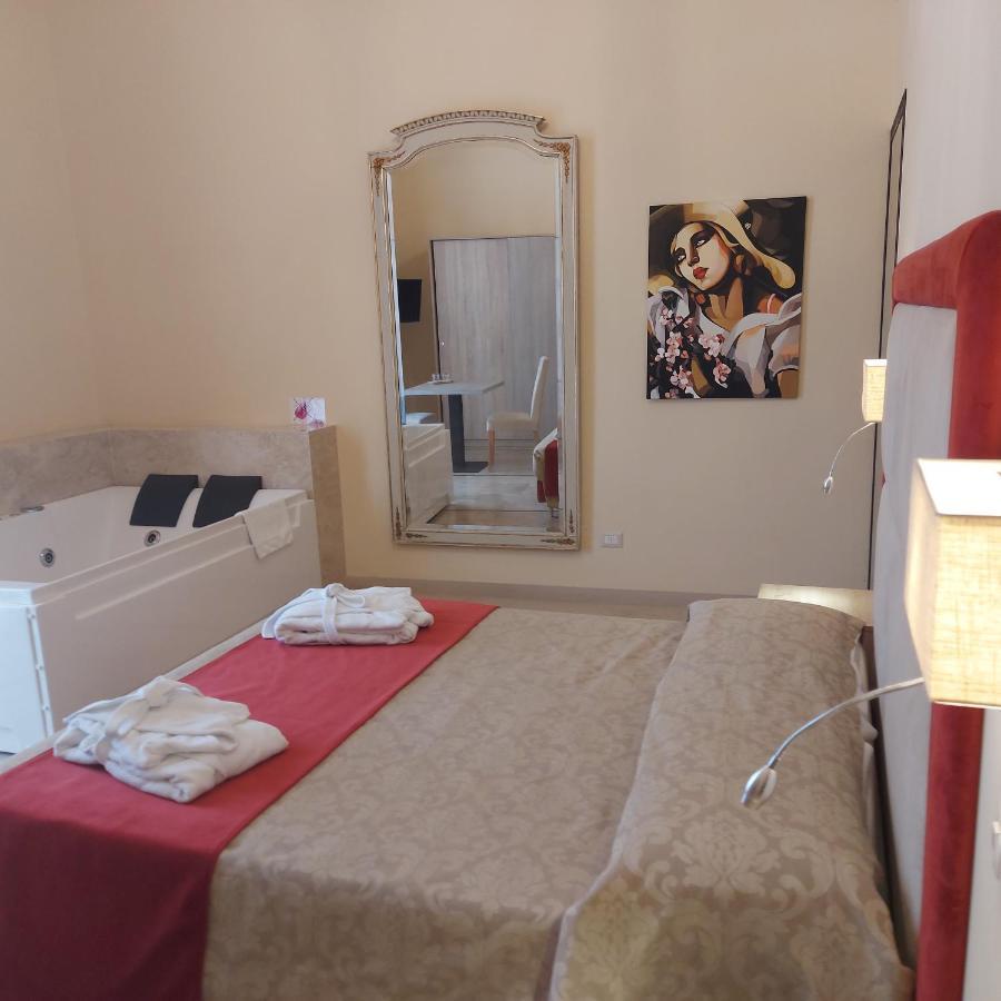 Bed and Breakfast Dimora Charleston Lecce Parcheggio Privato In Loco Gratis Номер фото