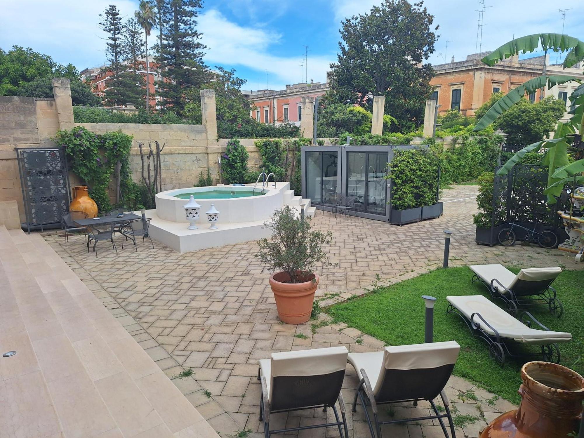 Bed and Breakfast Dimora Charleston Lecce Parcheggio Privato In Loco Gratis Экстерьер фото