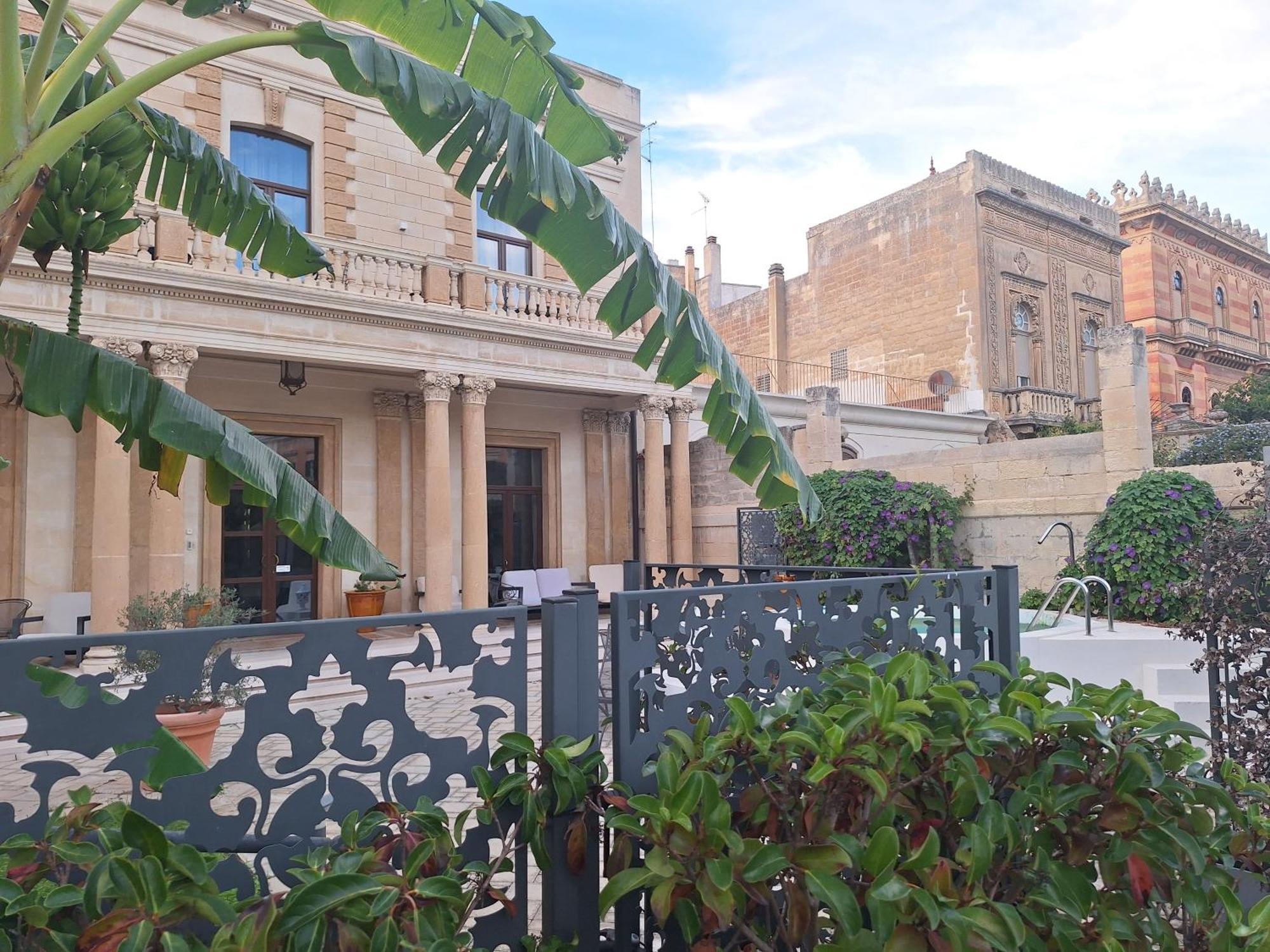 Bed and Breakfast Dimora Charleston Lecce Parcheggio Privato In Loco Gratis Экстерьер фото