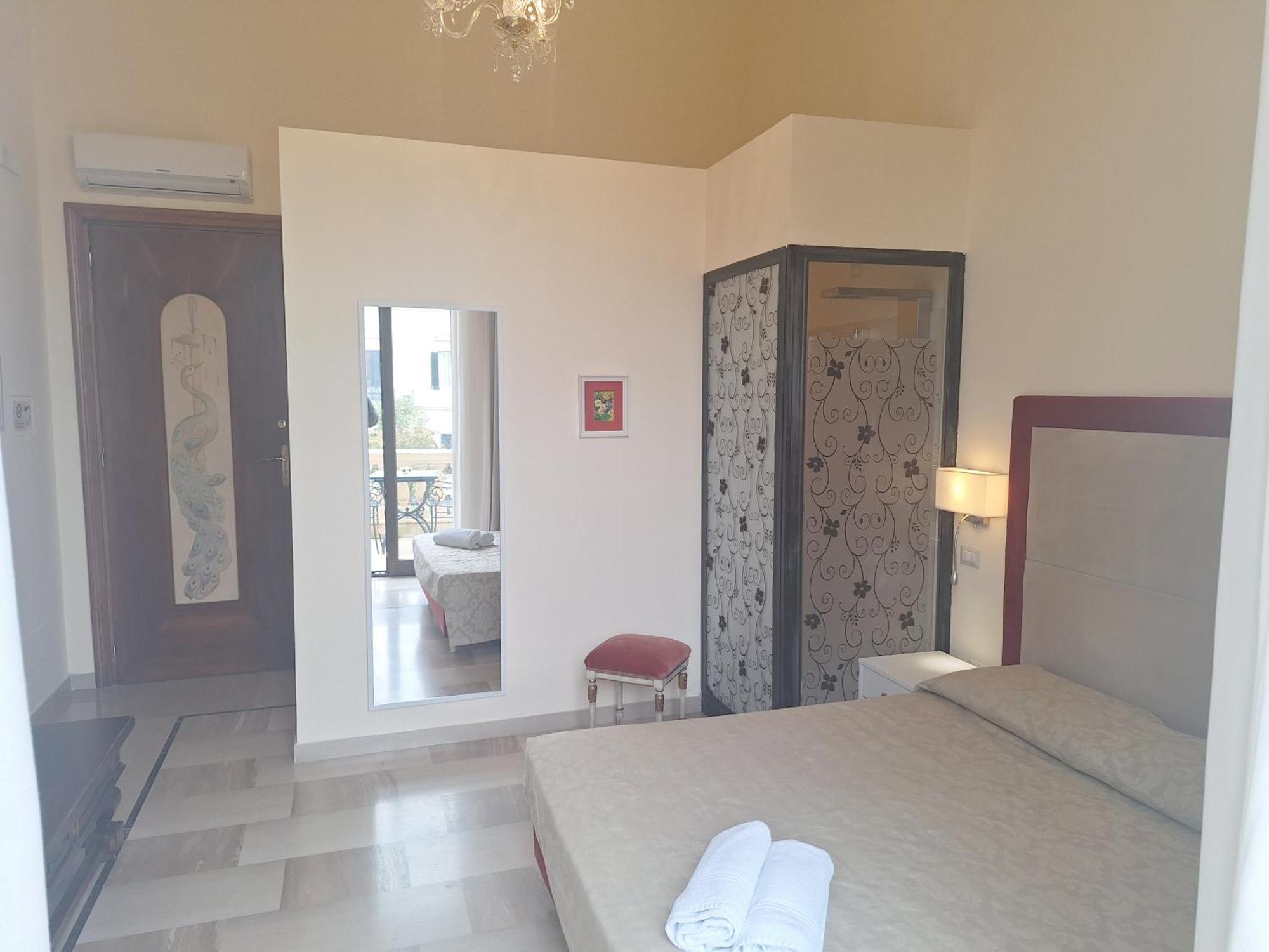 Bed and Breakfast Dimora Charleston Lecce Parcheggio Privato In Loco Gratis Номер фото